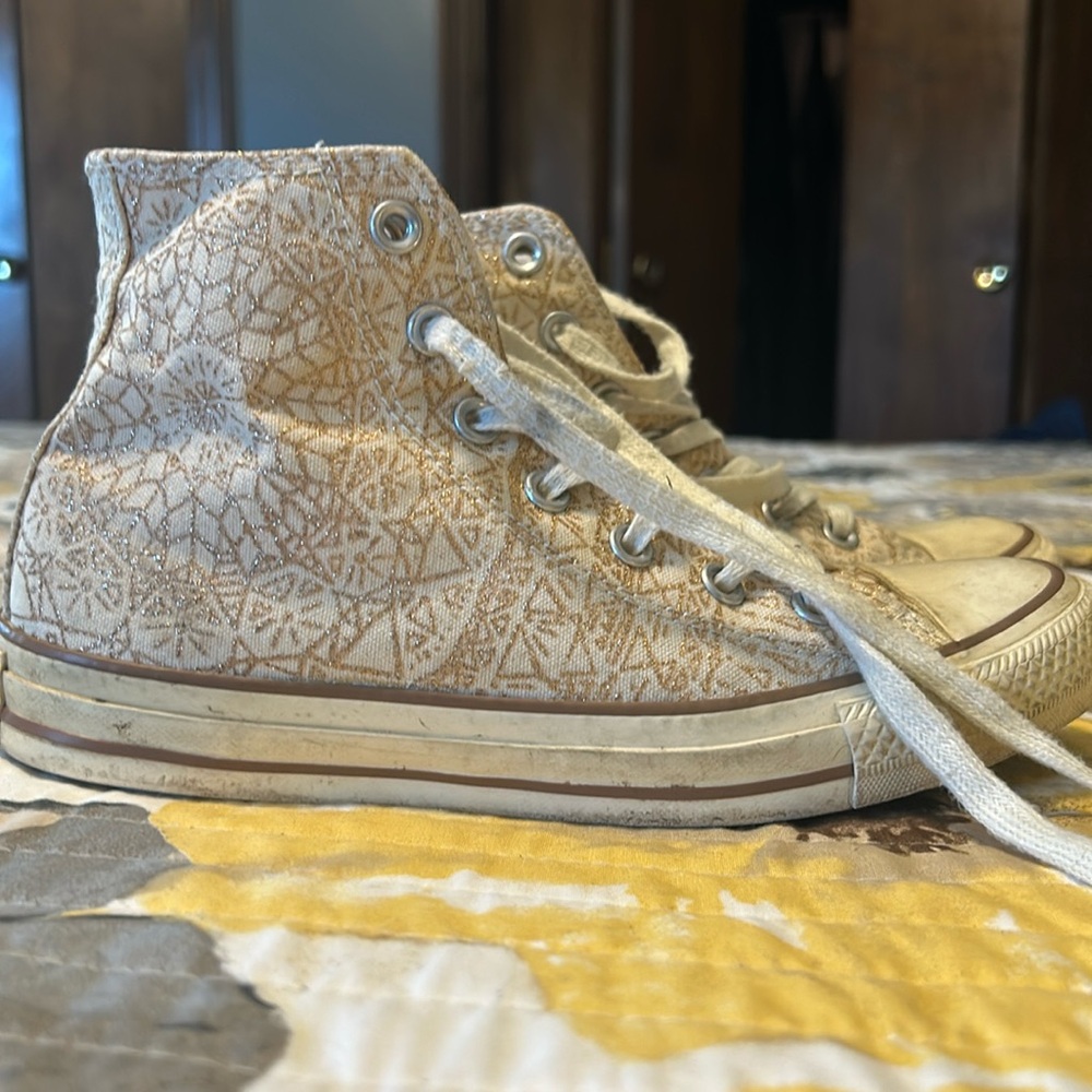 Converse Women’s Size 8 Gold Glitter Hi Tops
